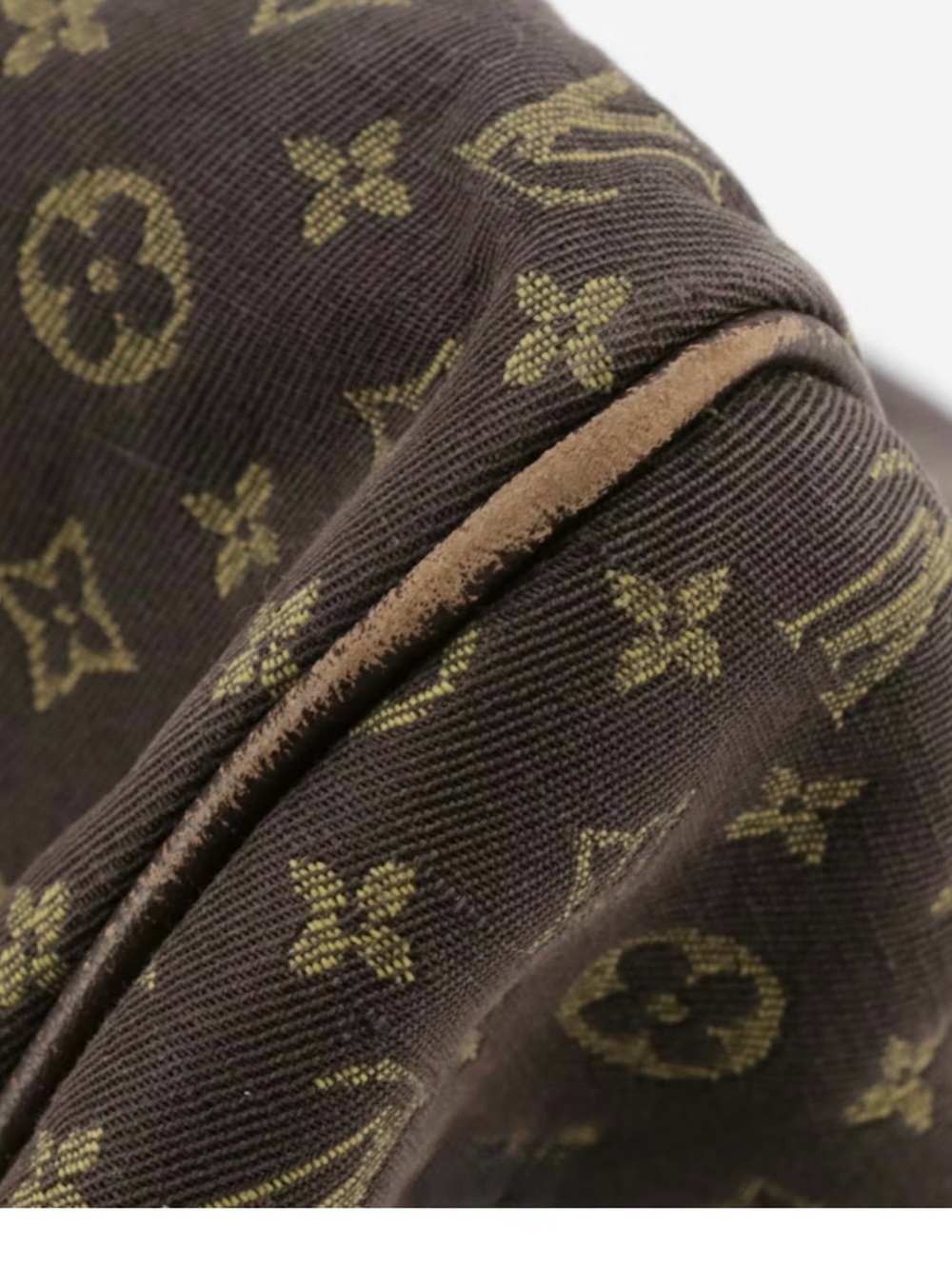 Louis Vuitton Speedy 30 in Monogram
Mini Lin Canvas Jacquard with Leather Trim - Picture 5 of 11